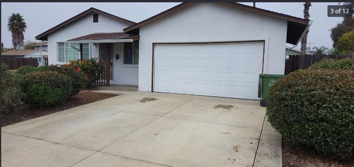 8761 Crucero Dr in Elk Grove, CA - Building Photo