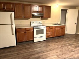20 Railroad Ave in Plainfield, CT - Building Photo