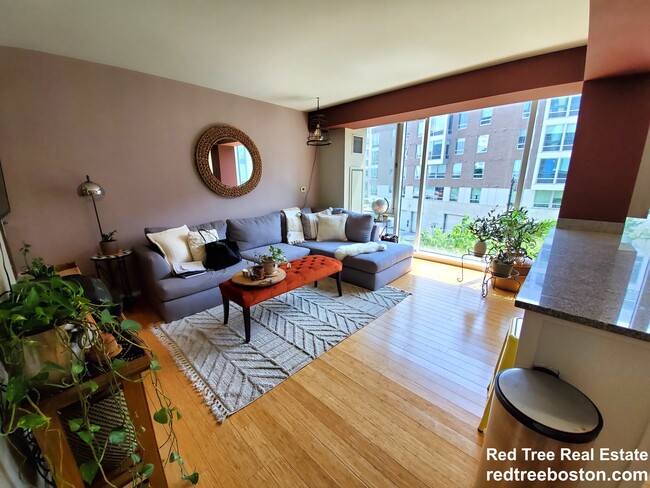 2 Earhart St, Unit 3 in Cambridge, MA - Foto de edificio - Building Photo
