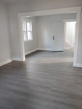 2215 Hood Ave in Cleveland, OH - Foto de edificio - Building Photo