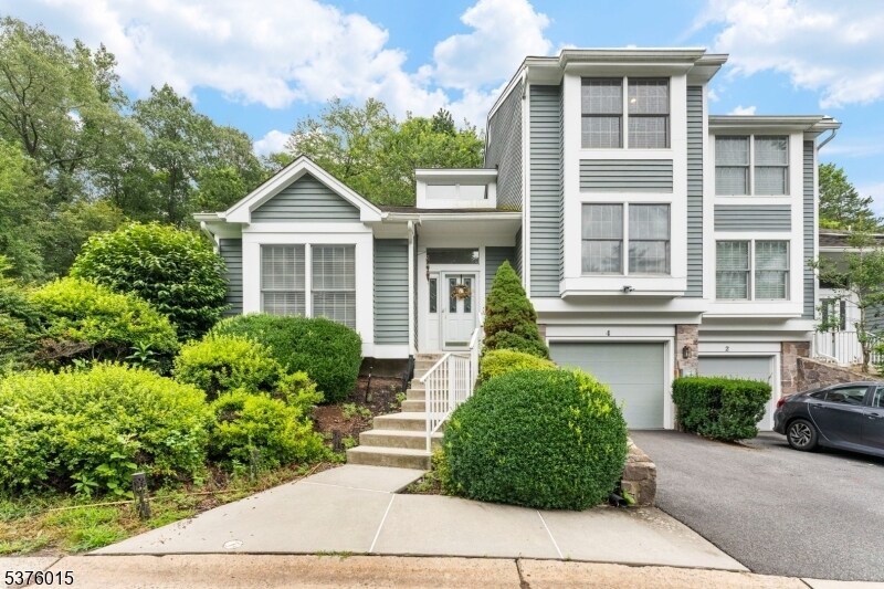 4 Brightwood Ln in Bedminster, NJ - Building Photo