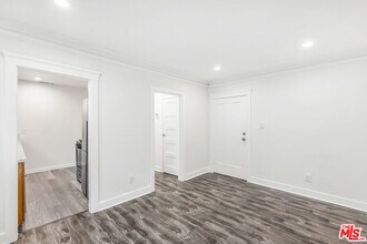 5522 Franklin Ave in Los Angeles, CA - Building Photo - Building Photo