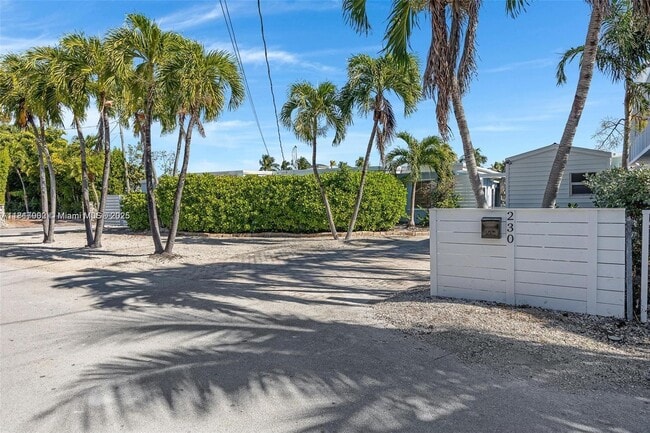 230 Jolly Roger Dr in Key Largo, FL - Building Photo - Building Photo