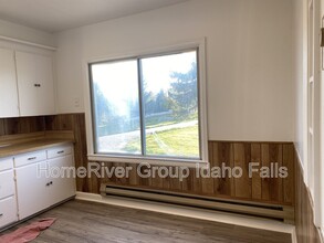 777 N 1000 E in Shelley, ID - Building Photo - Building Photo