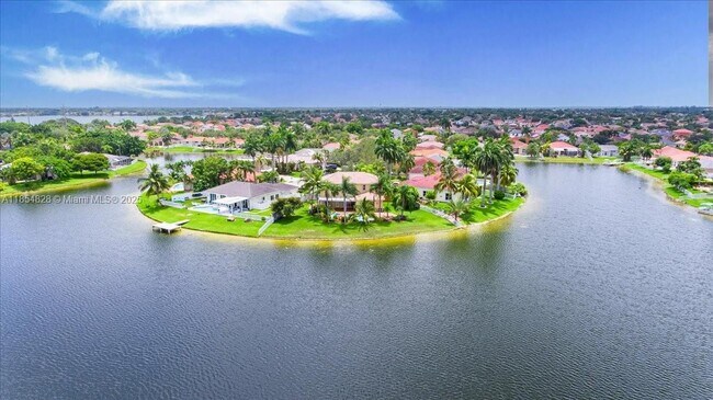 2340 NW 186th Ave in Pembroke Pines, FL - Building Photo - Building Photo