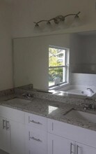 579 SW Paar Dr in Port St. Lucie, FL - Foto de edificio - Building Photo