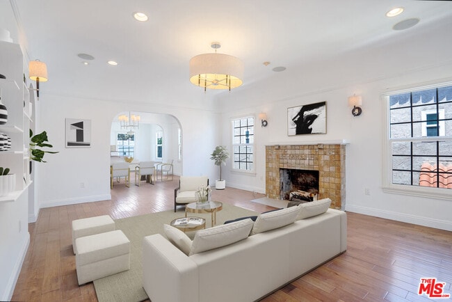 property at 1049 S Mansfield Ave
