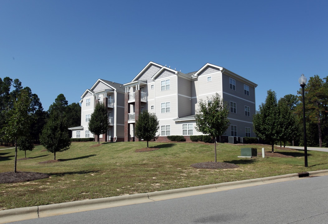 Pine Chase Apartments in Hope Mills, NC - Foto de edificio