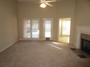 2005 Chimneyrock Blvd E in Cordova, TN - Foto de edificio - Building Photo
