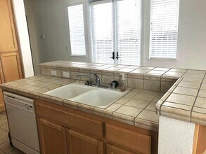 543 Castle Haven Dr in Tracy, CA - Building Photo - Building Photo