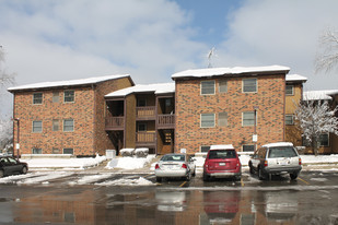 Lakewood Village- Grayslake Apartments