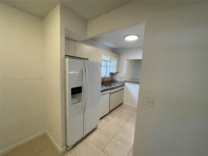 2700 Coral Springs Dr in Coral Springs, FL - Building Photo - Building Photo