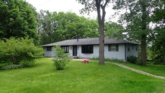 2314 Fitchburg Rd, Unit 2314B in Fitchburg, WI - Building Photo