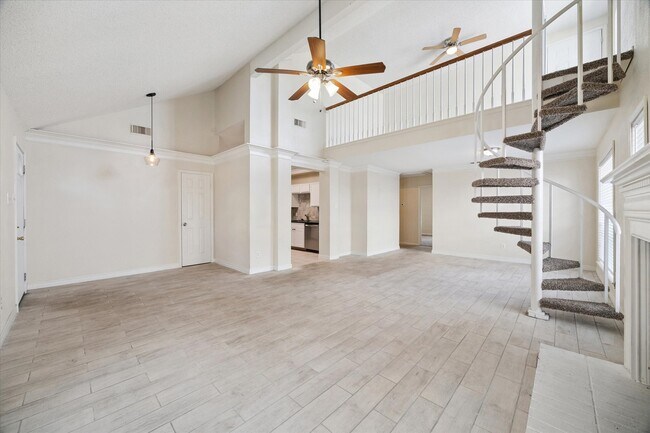 property at 5715 S Magazine Cir