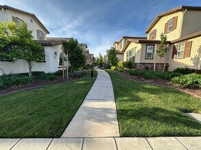 1039 S Fowler Ln in Tracy, CA - Building Photo - Building Photo