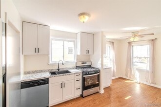 1216 E George Ave in Hazel Park, MI - Building Photo - Building Photo