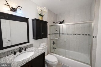 1045 Quinton Ave in Trenton, NJ - Foto de edificio - Building Photo