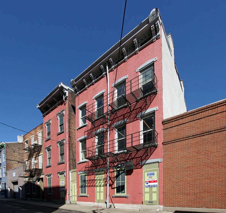 1818 Logan St in Cincinnati, OH - Foto de edificio