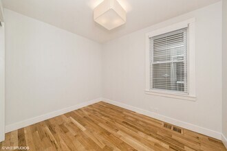 2524 W Lyndale St in Chicago, IL - Building Photo - Building Photo