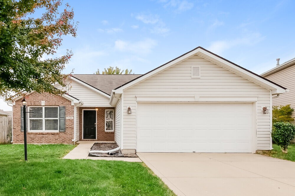 5544 Wild Horse Dr in Indianapolis, IN - Building Photo