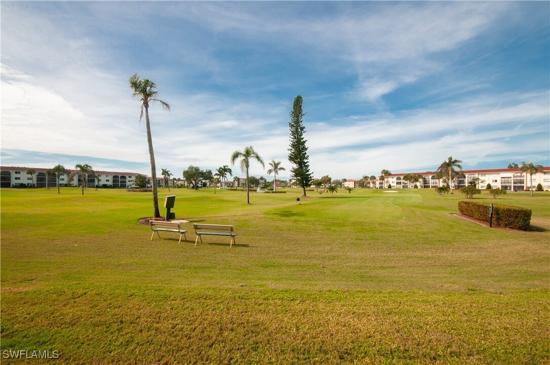 29 High Point Cir E in Naples, FL - Building Photo