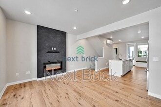 6645 NE 189 Ct in Kenmore, WA - Building Photo - Building Photo