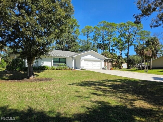 21151 Captain Nelson Ct in Alva, FL - Building Photo - Building Photo