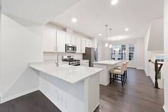 4431 Monroe Ct in Naperville, IL - Building Photo - Building Photo