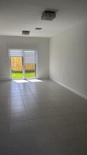 2444 SE 29th St in Homestead, FL - Building Photo - Building Photo