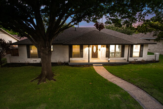 7754 Querida Ln in Dallas, TX - Building Photo - Building Photo