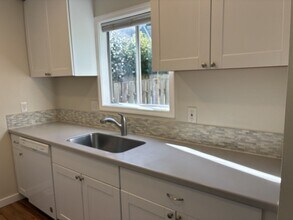 5555-5557 SW Lombard Ave in Beaverton, OR - Building Photo - Building Photo