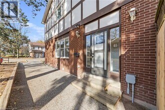 4199 Longmoor Dr in Burlington, ON - Building Photo - Building Photo