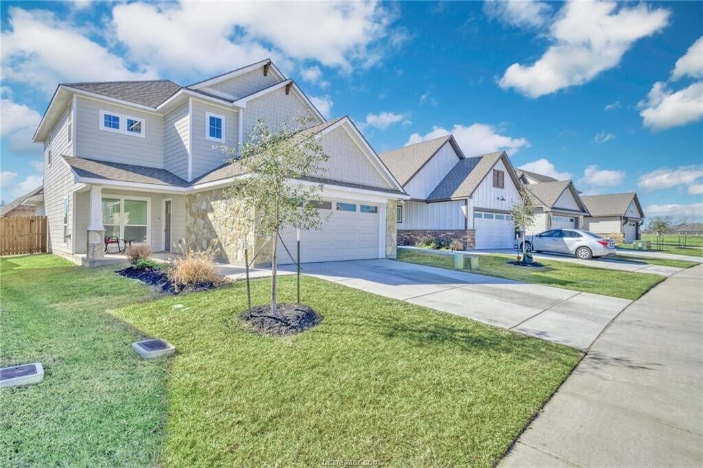 15225 Still Water Mdw Lp in College Station, TX - Building Photo