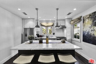 1203 Park Way in Beverly Hills, CA - Building Photo - Building Photo