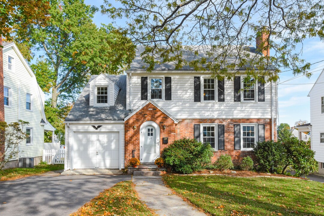 98 Grennan Rd in West Hartford, CT - Foto de edificio