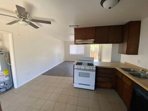1023 W 7th St in Hanford, CA - Building Photo - Building Photo