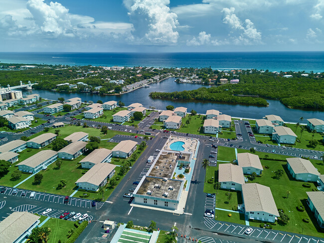 880 Horizon W in Boynton Beach, FL - Building Photo - Building Photo