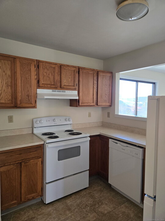 4 Merrimac St in Danbury, CT - Building Photo