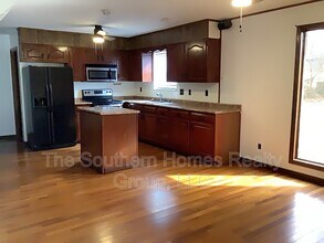 1221 S Matlock Ave in Athens, TN - Building Photo - Building Photo