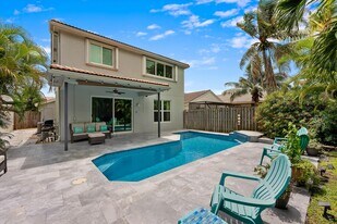 7061 Chesapeake Cir in Boynton Beach, FL - Building Photo