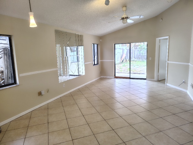 6560 Chantry St in Orlando, FL - Building Photo - Building Photo