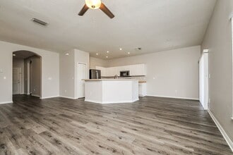 748 Star Pointe Dr in Seffner, FL - Foto de edificio - Building Photo