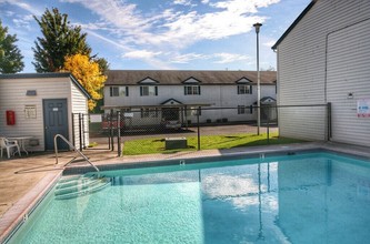 Meadow Crest in Vancouver, WA - Building Photo - Building Photo