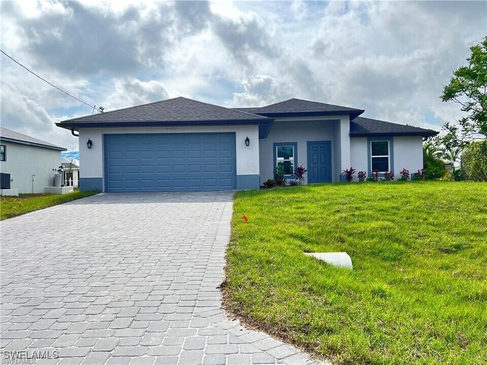 2302 NE 35th St in Cape Coral, FL - Building Photo