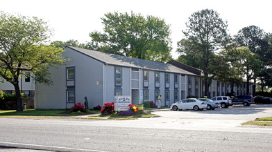 Flair Azalea Apartments in Norfolk, VA - Building Photo - Building Photo