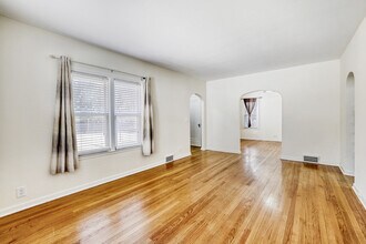 626 N Hough St in Barrington, IL - Building Photo - Building Photo