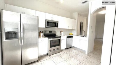 5600 NW 114th Pl in Doral, FL - Building Photo - Building Photo