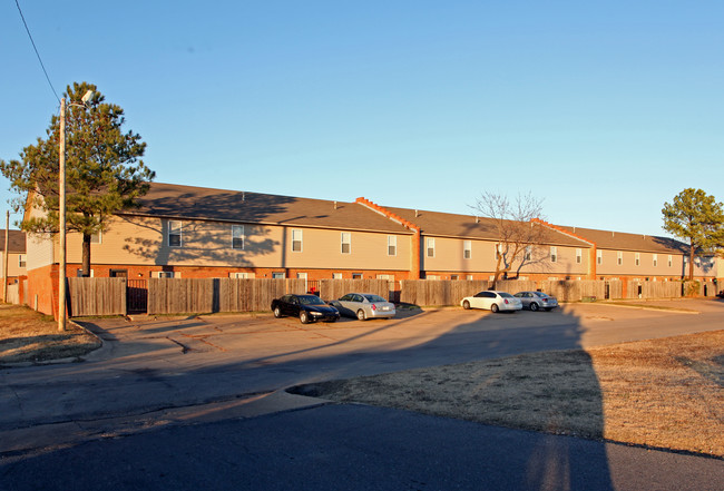 Holiday Townhouses in West Memphis, AR - Building Photo - Building Photo