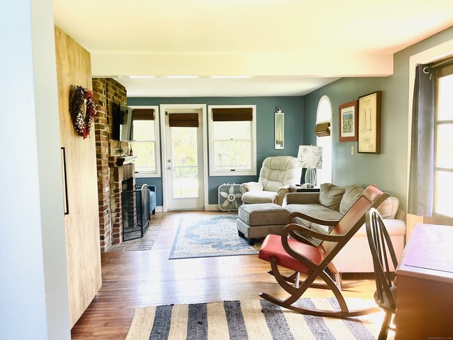 11 Griswold Ave in Old Lyme, CT - Building Photo - Building Photo