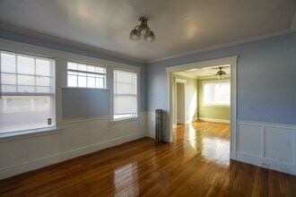 98 Beechcroft St, Unit #2 in Boston, MA - Foto de edificio - Building Photo